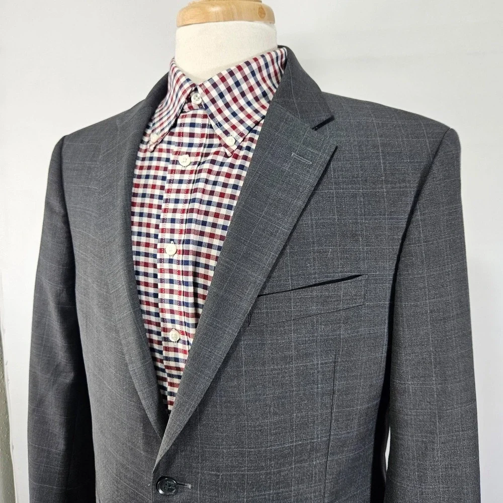 Tommy Hilfiger Men's Sport Coat Blazer Two Button Gray Plaid Wool Blend Size 44R